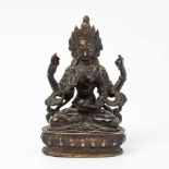 Vierarmiger BodhisattvaNepal, 19./20.Jh. Bronze. Auf Lotossockel sitzender vierarmiger