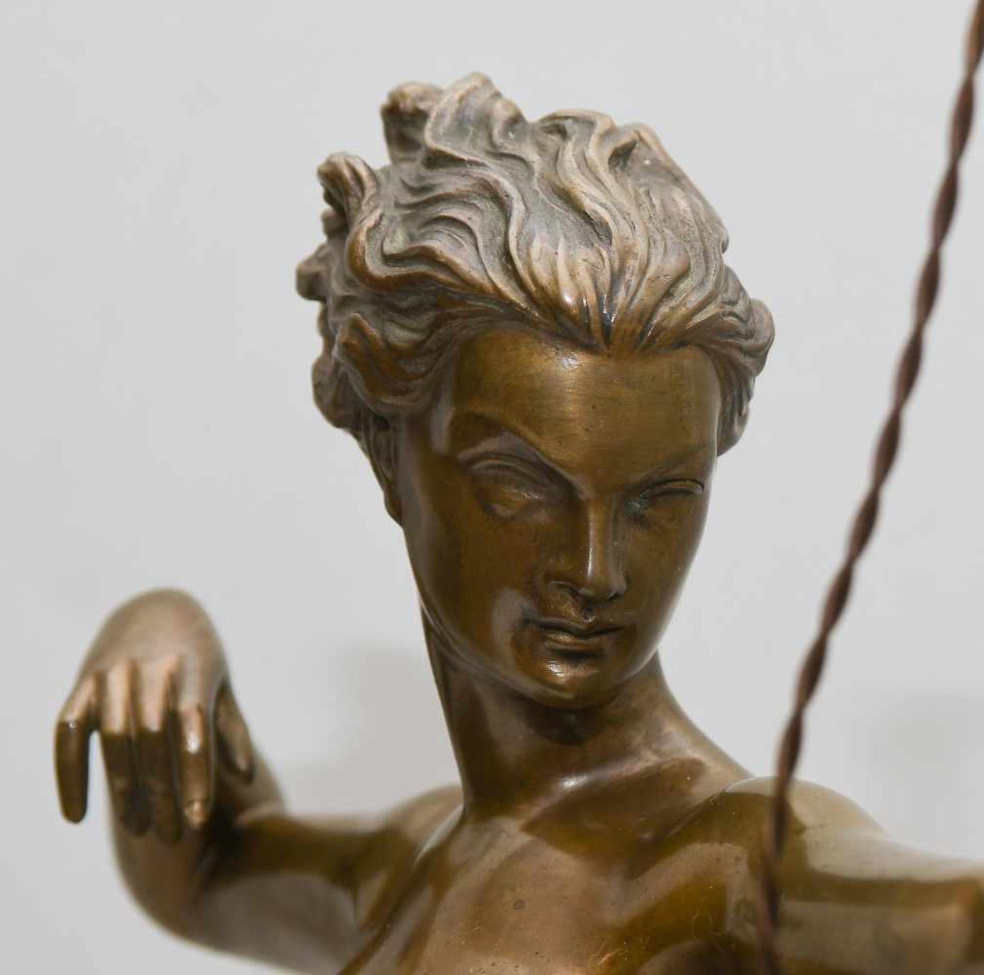 Josef Lorenzl(Wien 1892–1950)Diana. Bronze, patiniert. Auf Bronze bezeichnet: Lorenzl. H 43 cm; - Bild 7 aus 9