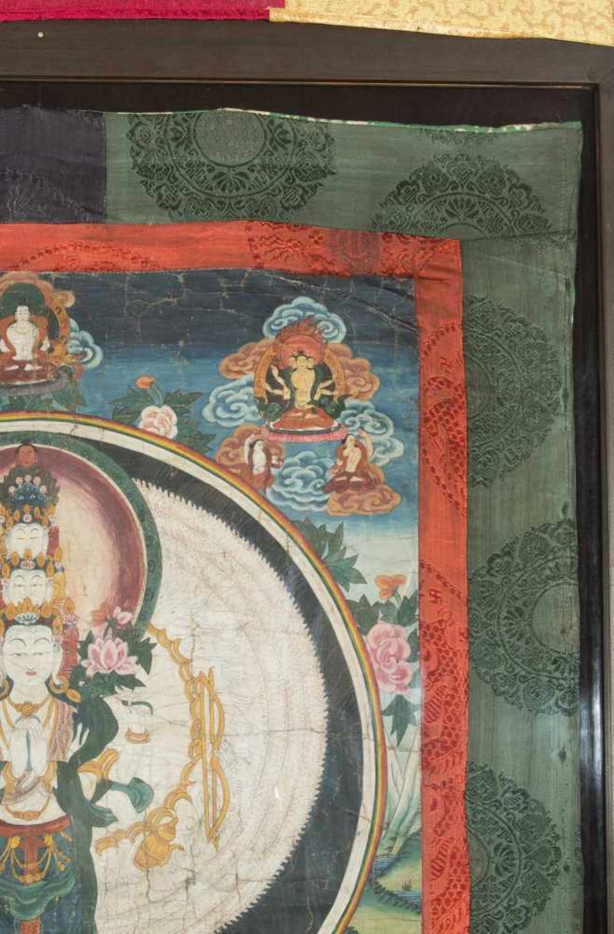 Thangka der Avalokiteshvara Sahasra-BhujaTibet. Gouache auf Stoff. Der Bodhisattva der - Bild 5 aus 7