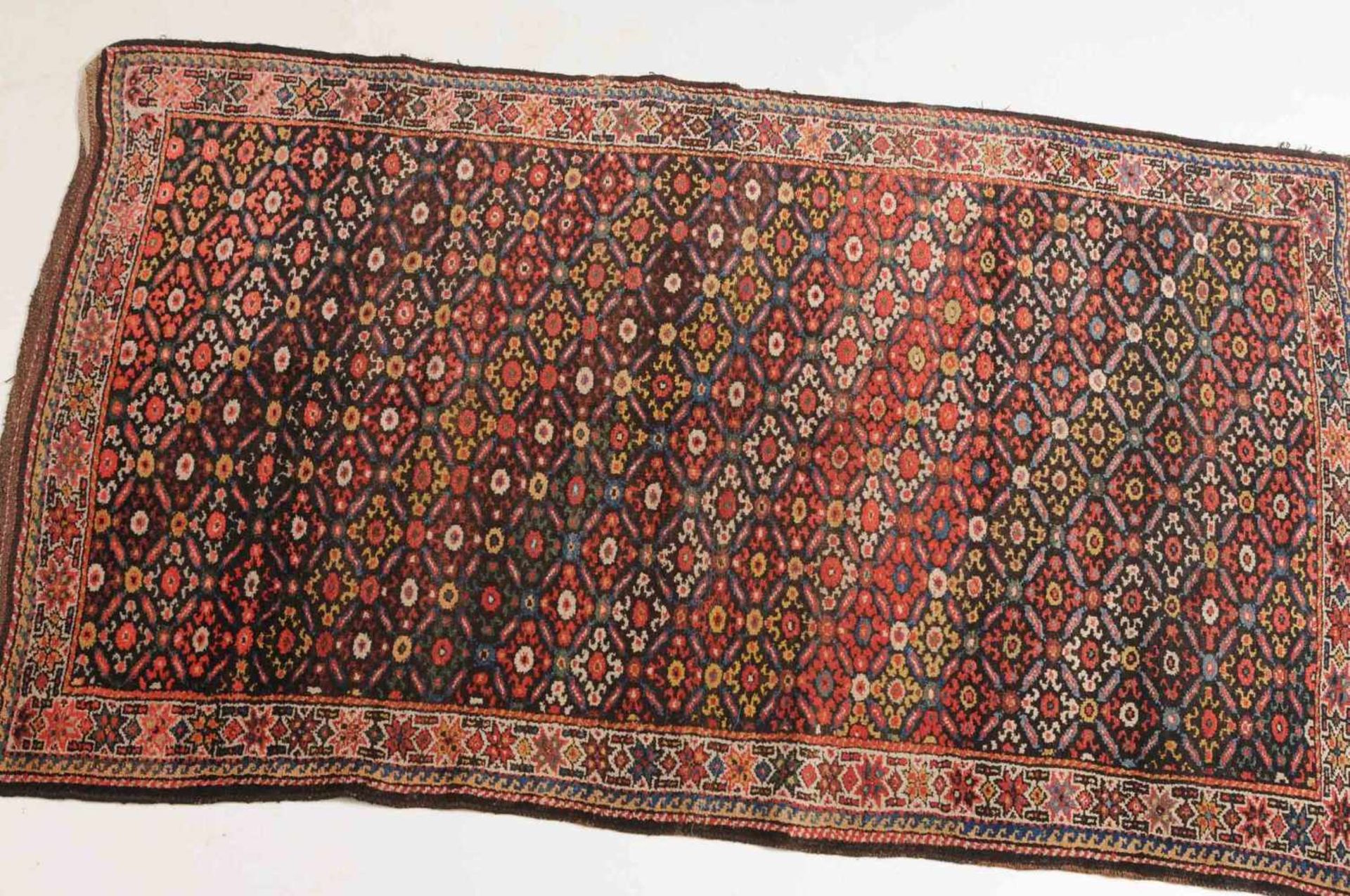 VaraminZ-Persien, um 1910. Auf nachtblauem Grund figuriert eine dekorative diagonal angelegte - Bild 10 aus 10