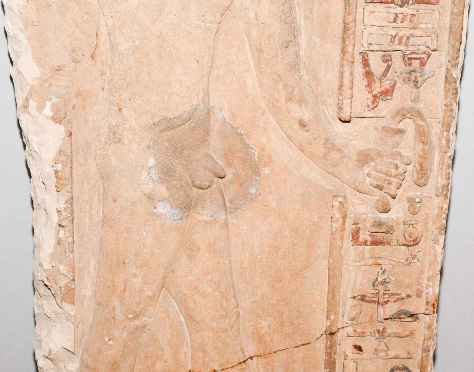 KalksteinreliefAegypten, ptolemäische Zeit, ca. 300–30 v.C. Kalkstein. Darstellung des nackten, - Bild 4 aus 11