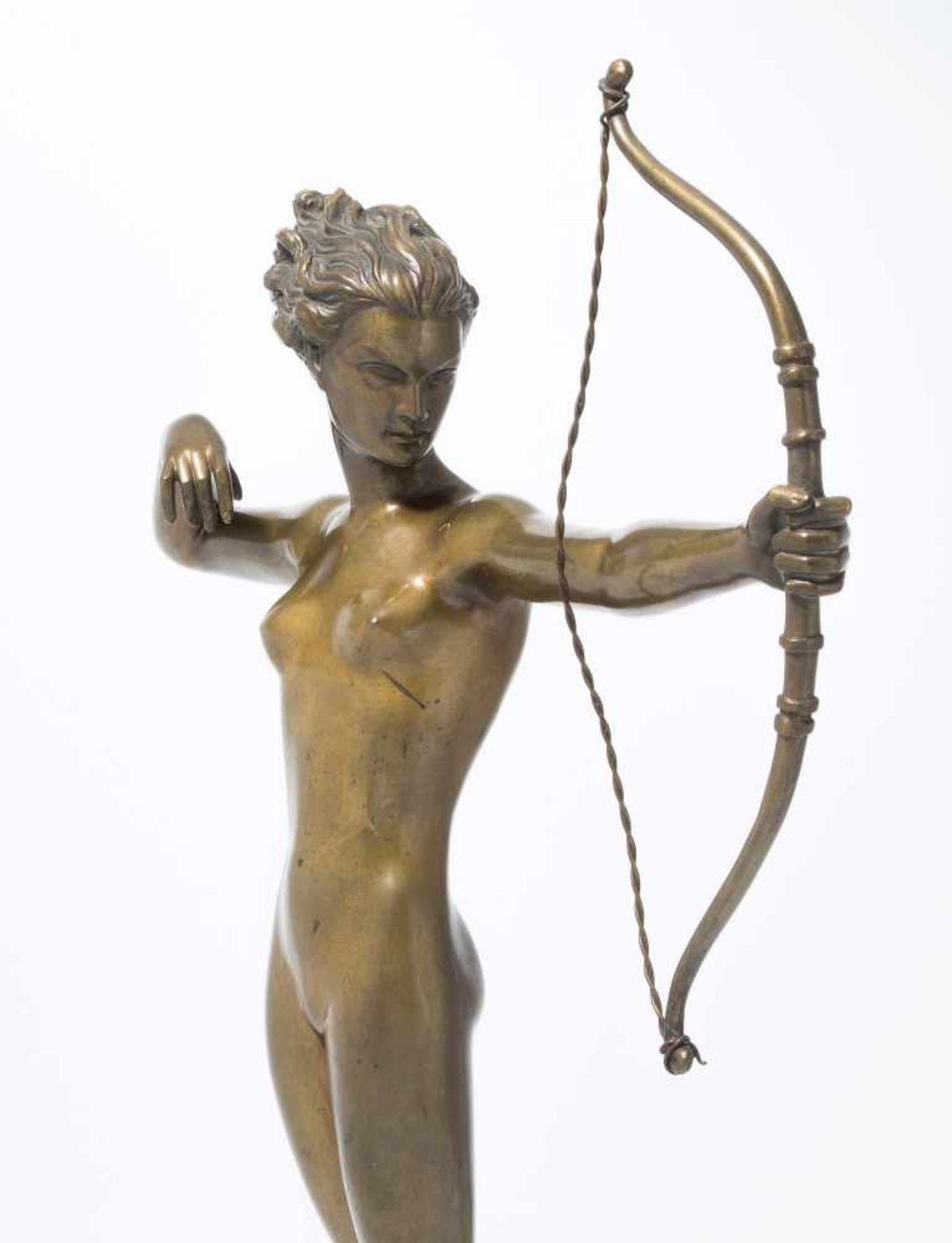 Josef Lorenzl(Wien 1892–1950)Diana. Bronze, patiniert. Auf Bronze bezeichnet: Lorenzl. H 43 cm; - Bild 2 aus 9