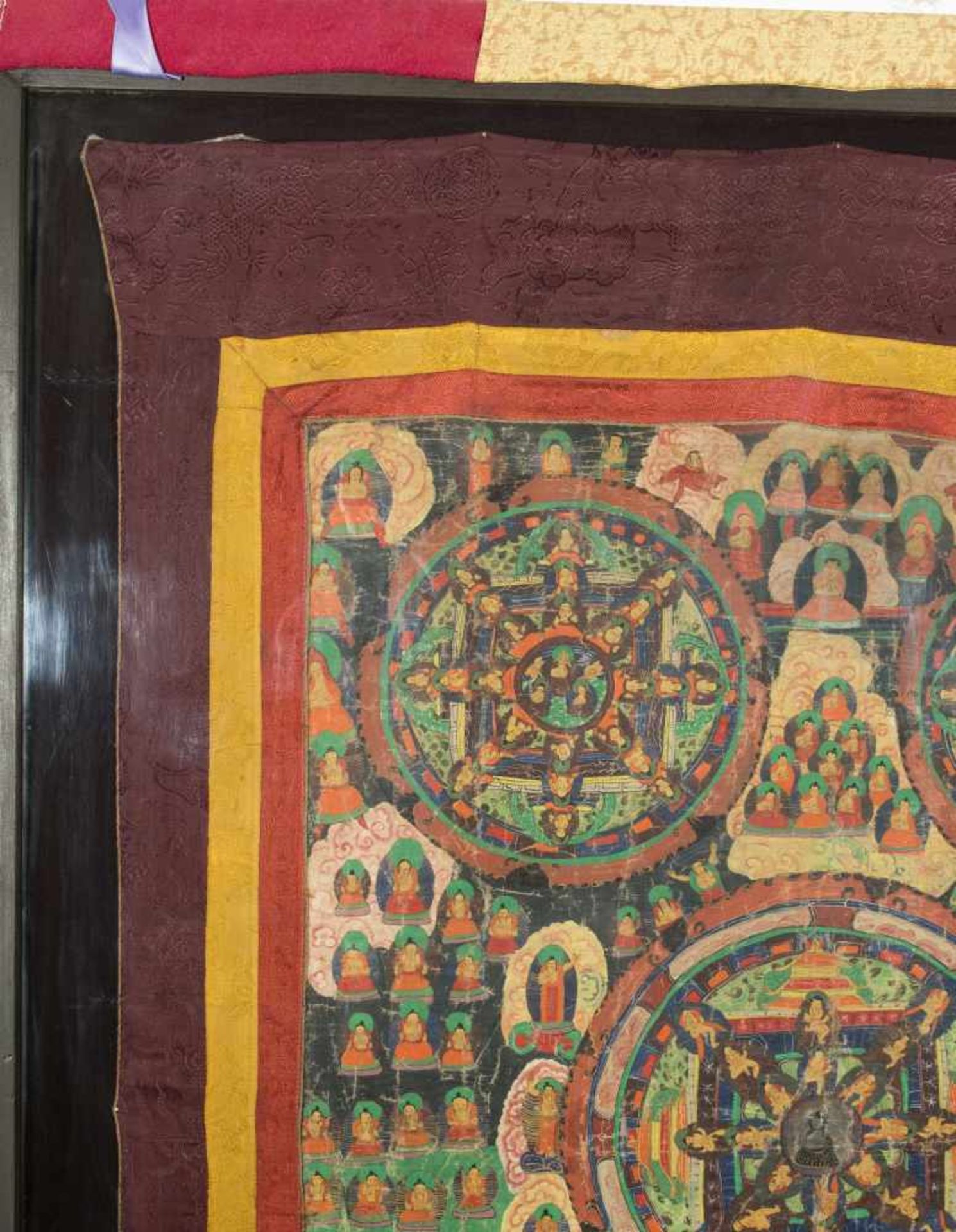 Grosses MandalaNepal, 20.Jh. Gouache auf Stoff. Kosmologisches Diagramm mit fünf Mandalas. 87x66. In - Bild 7 aus 13