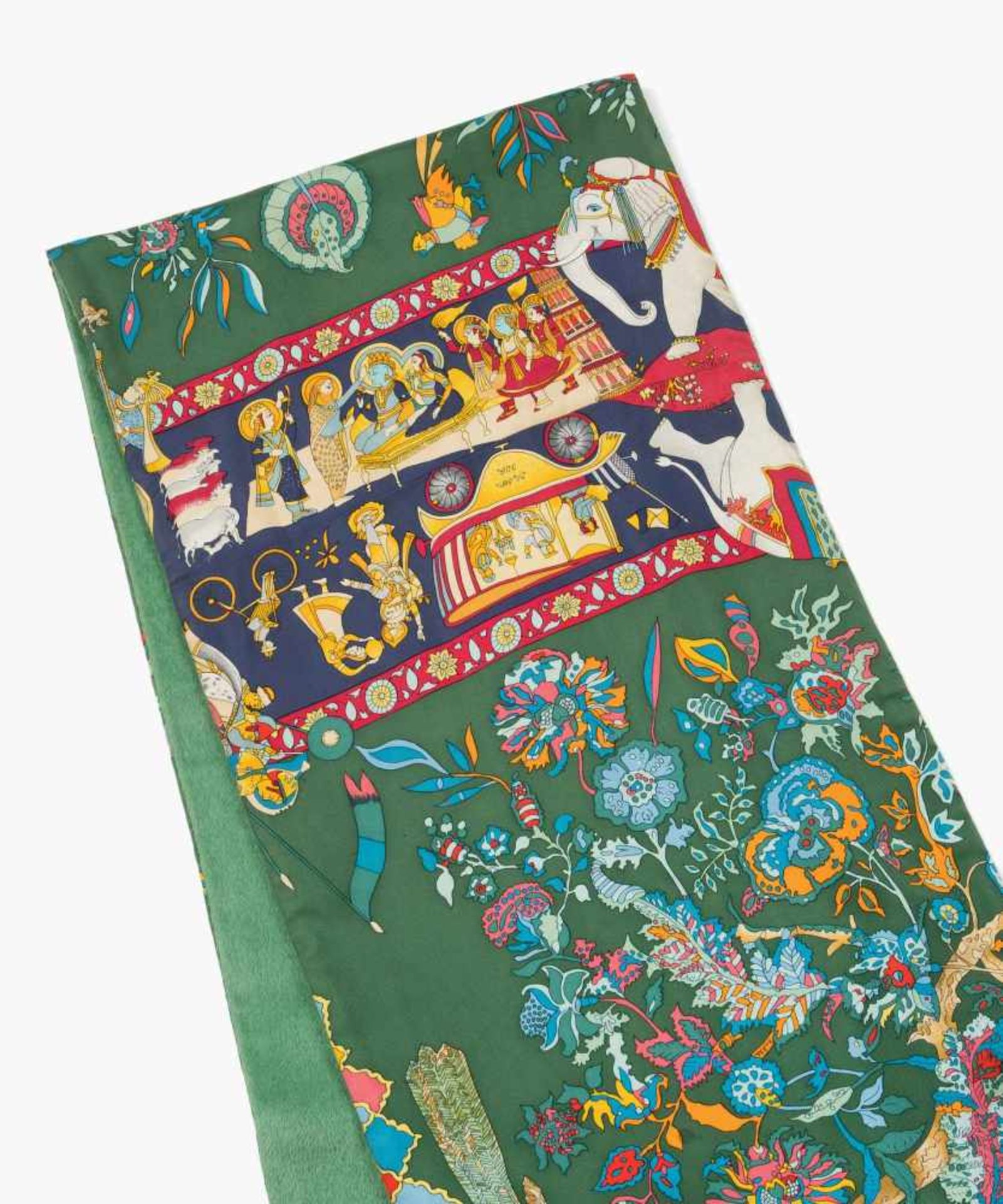 Hermès, SchalAus Angorawolle und Seide. Grün, mit bedruckten Blumenmotiven und Fransen. 170x30 cm. - Bild 4 aus 4