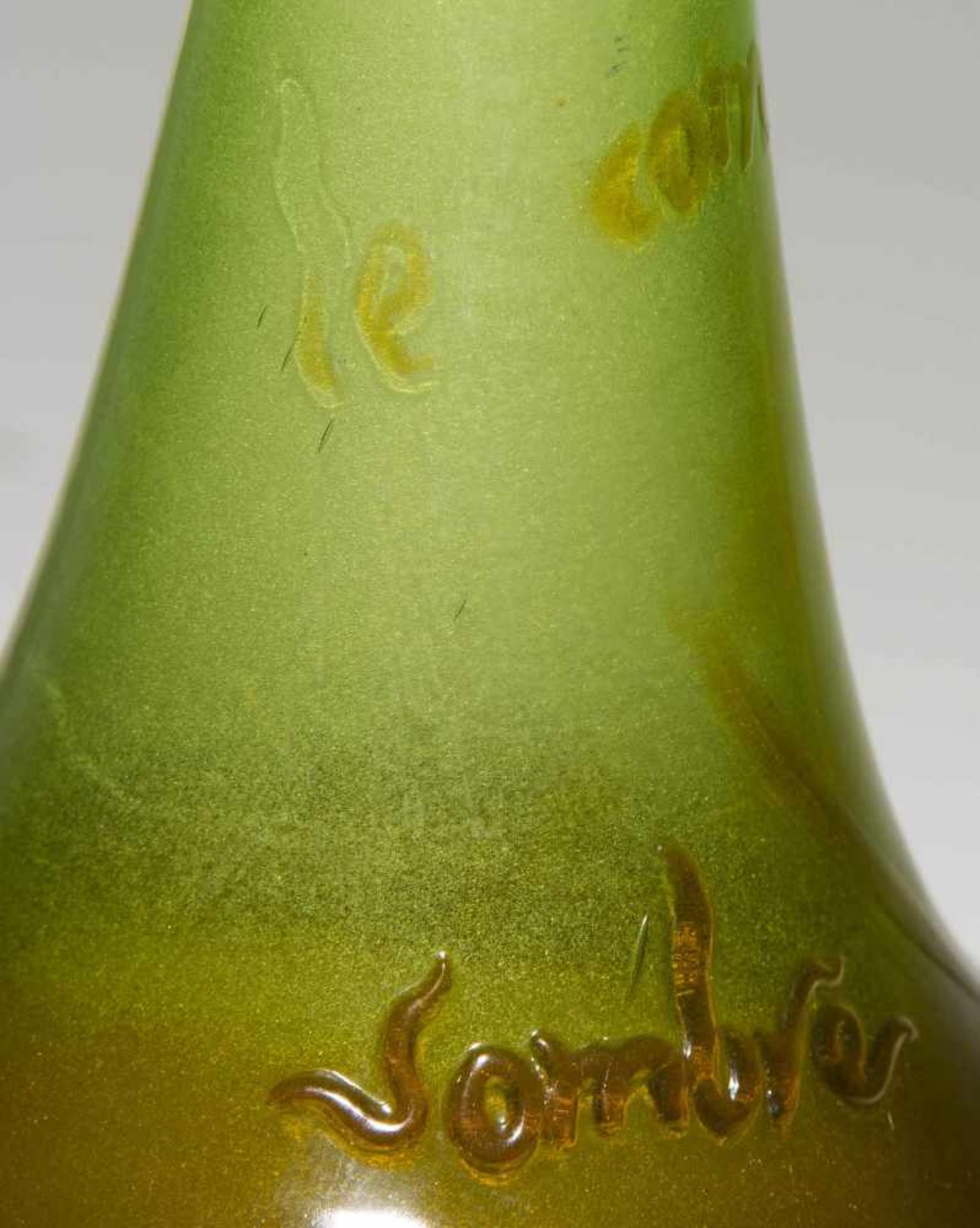 Emile GalléNancy, um 1900. Vase. Farbloses Glas, mit hellgrünen und hellbraunen - Bild 4 aus 4