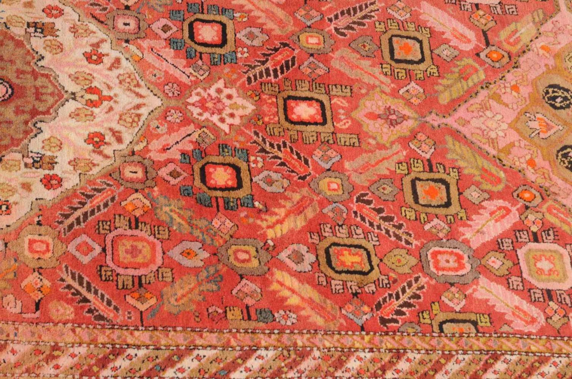 Shusha-Karabagh S-Kaukasus, um 1910. Im roten Mittelfeld ruht ein dekoratives Polygon, flankiert von - Bild 14 aus 14
