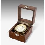 Schiffschronometer, Ulysse Nardin Le Locle Schweiz, 20.Jh. Braunes Holzgehäuse mit verglaster