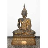 Grosser BuddhaThailand. Bronze, schwarz lackiert mit Resten einer Vergoldung. In padmasana sitzender