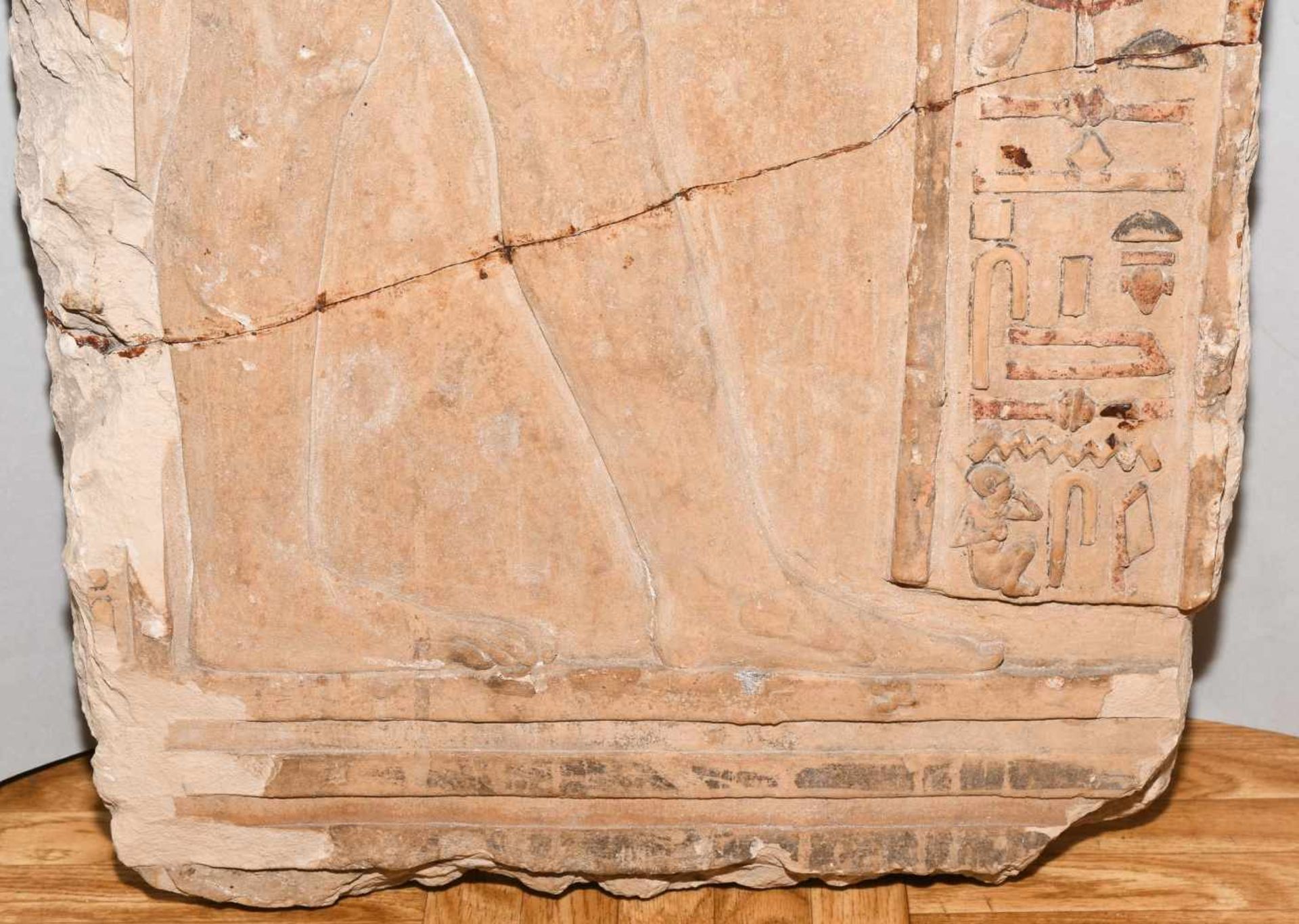 KalksteinreliefAegypten, ptolemäische Zeit, ca. 300–30 v.C. Kalkstein. Darstellung des nackten, - Bild 2 aus 11
