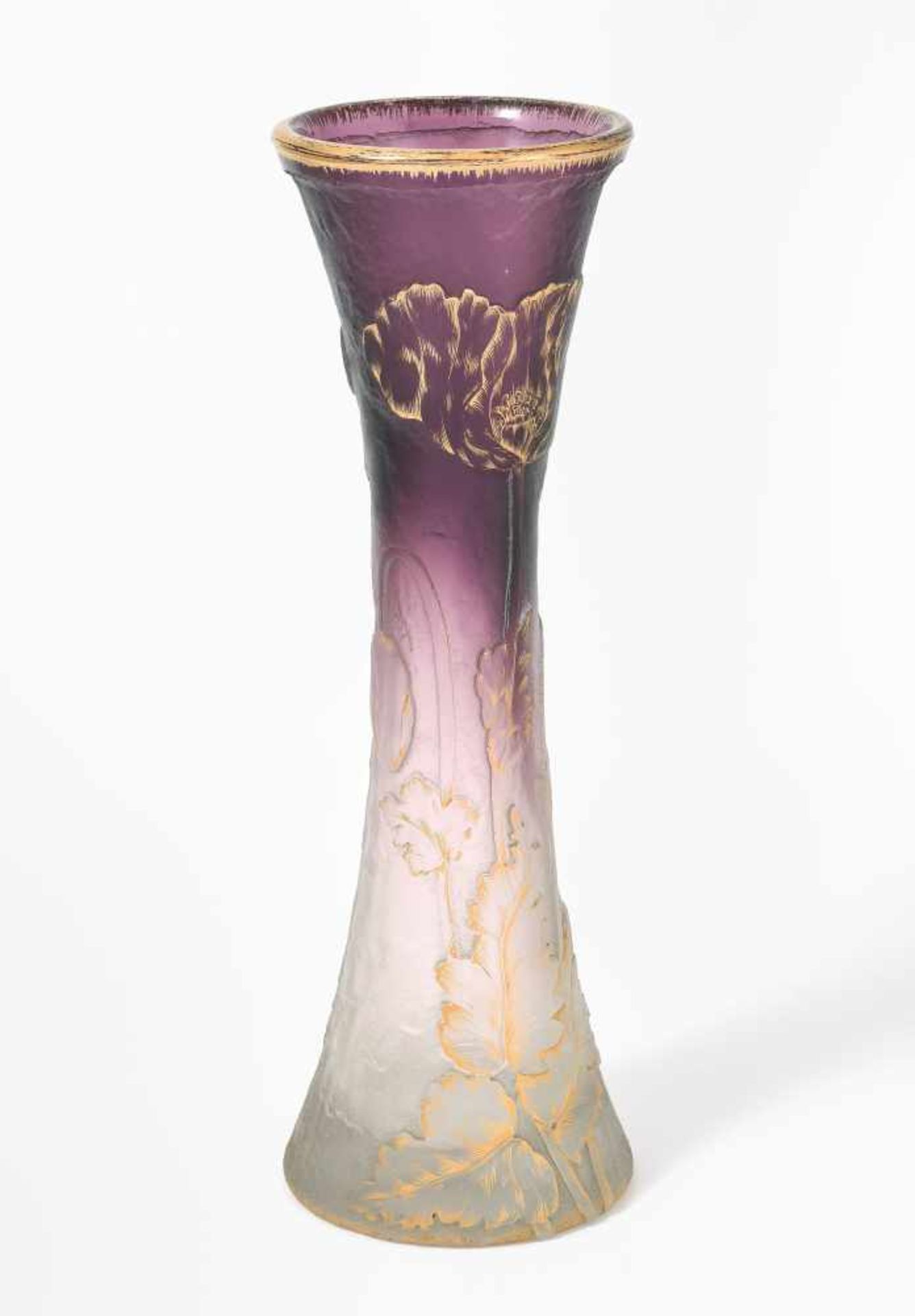 Daum FrèresNancy, um 1890. Vase. Farbloses Glas, reliefiert geätzter Dekor mit Mohn und