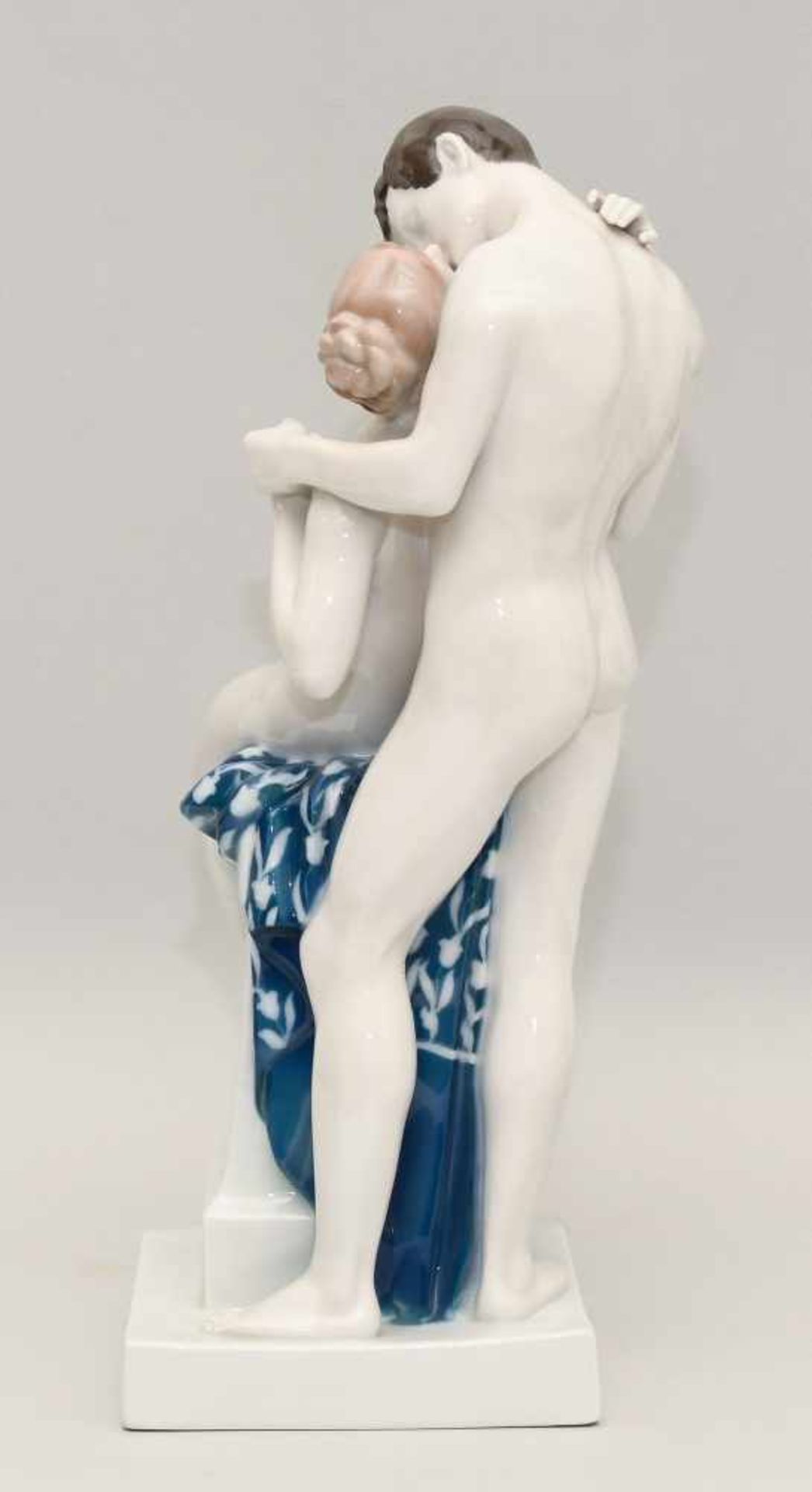 RosenthalUm 1920. Entwurf: Richard Aigner 1913. Figurengruppe: "Liebesfrühling". Porzellan, auf - Bild 4 aus 11