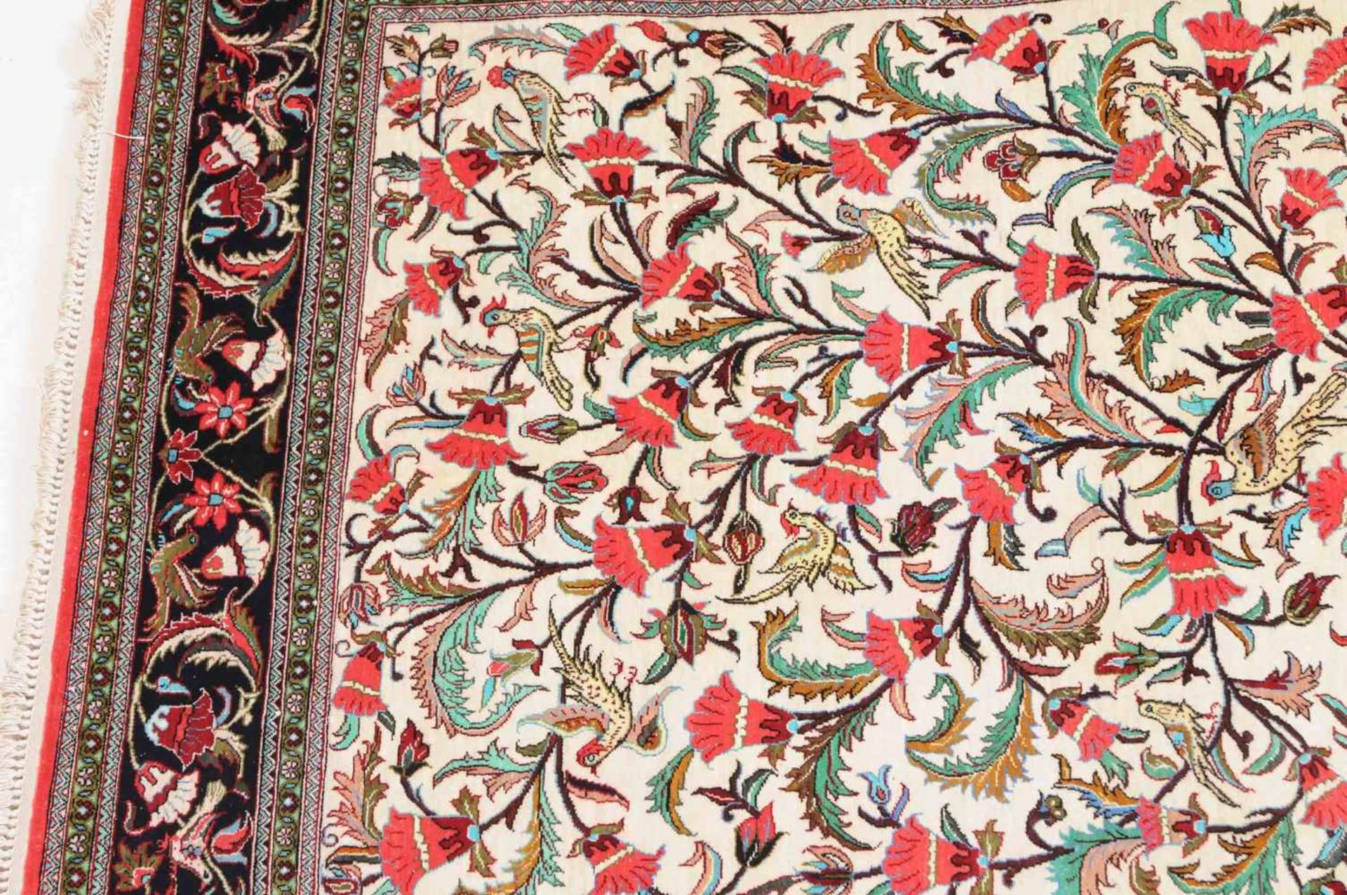 Ghom-SeideZ-Persien, um 1980. Flormaterial reine Seide. Das dekorative beige Mittelfeld ist - Bild 5 aus 9
