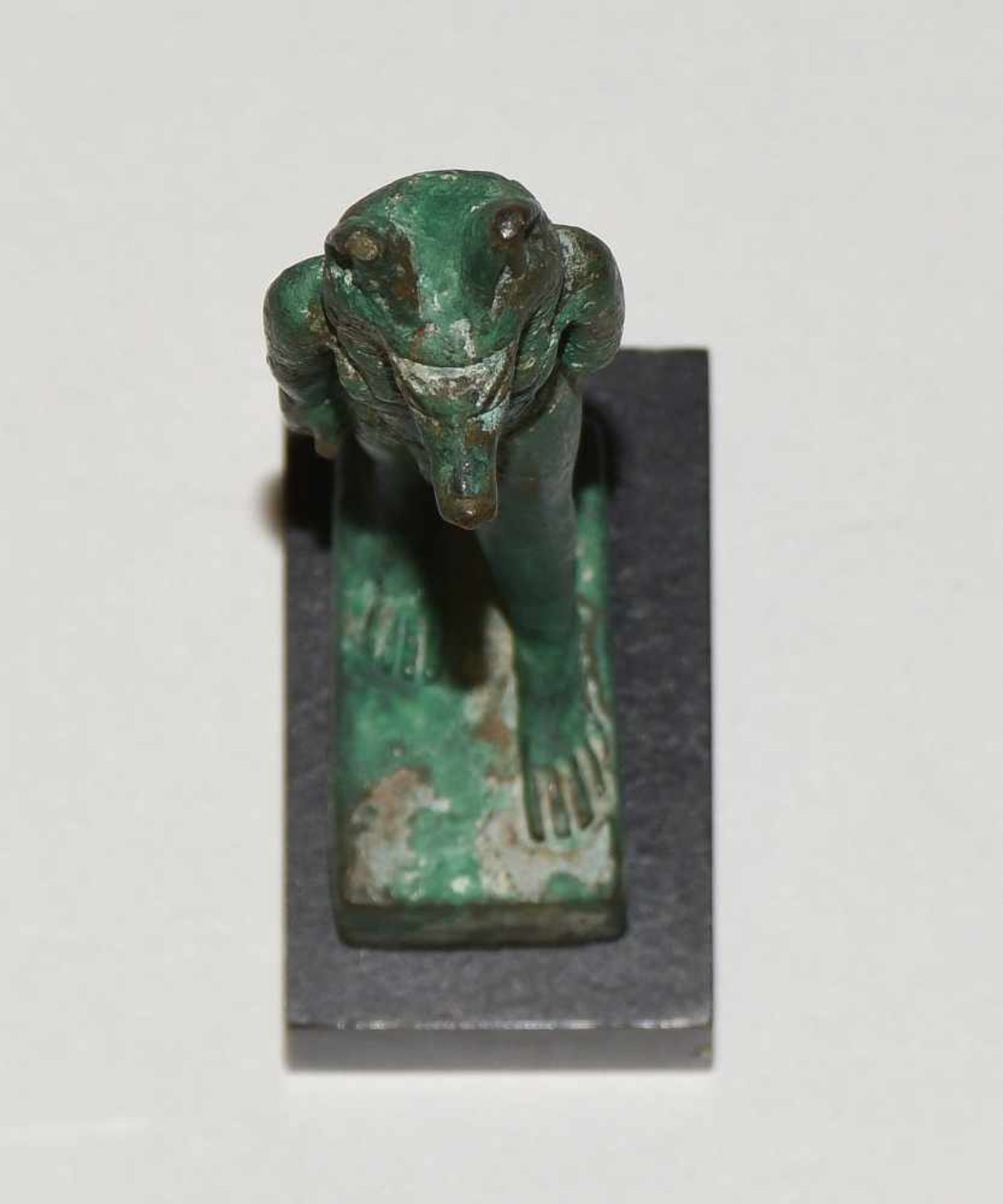 Anubis-StatuetteAegypten, Spätzeit. Bronze. Statuette des stehenden Anubis, Schutzherr der - Bild 6 aus 6