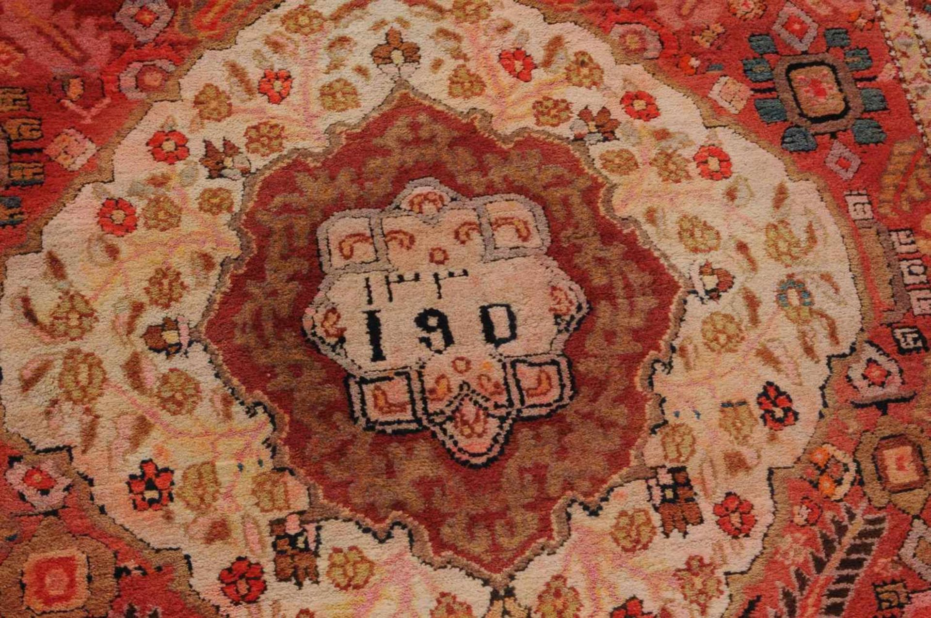 Shusha-Karabagh S-Kaukasus, um 1910. Im roten Mittelfeld ruht ein dekoratives Polygon, flankiert von - Bild 2 aus 14