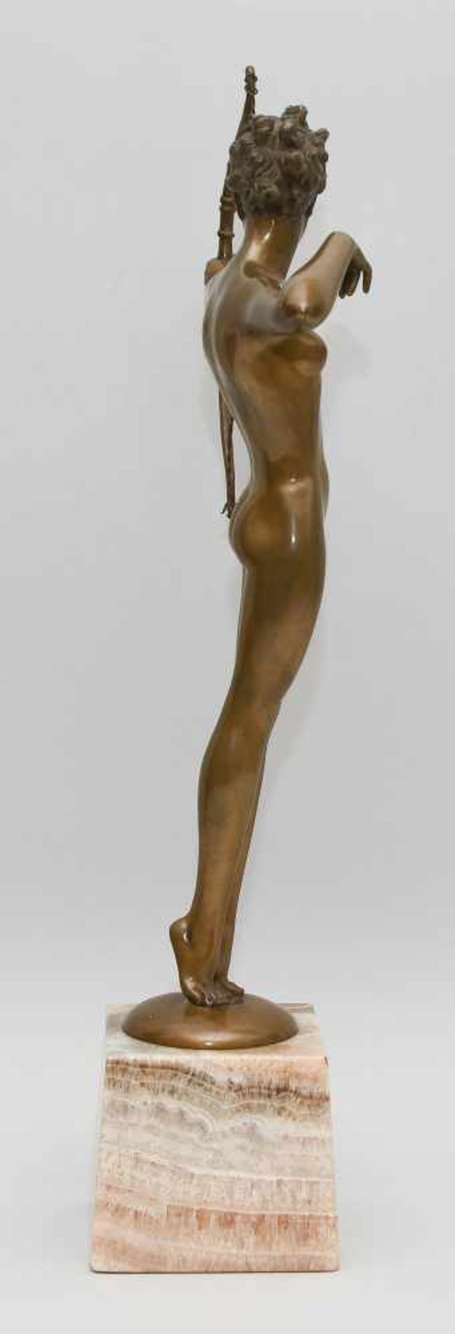 Josef Lorenzl(Wien 1892–1950)Diana. Bronze, patiniert. Auf Bronze bezeichnet: Lorenzl. H 43 cm; - Bild 6 aus 9