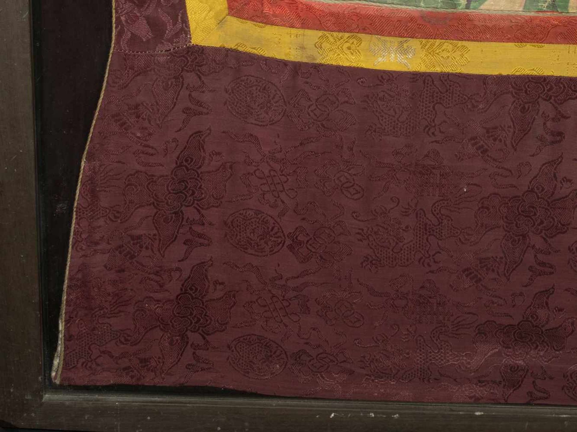 Grosses MandalaNepal, 20.Jh. Gouache auf Stoff. Kosmologisches Diagramm mit fünf Mandalas. 87x66. In - Bild 5 aus 13