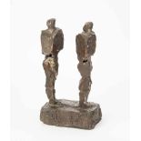 Soldini, Ivo(Lugano 1951)Zwei stehende Figuren. Bronze. 4/5. Auf dem Bronzesockel signiert. H 25 cm.