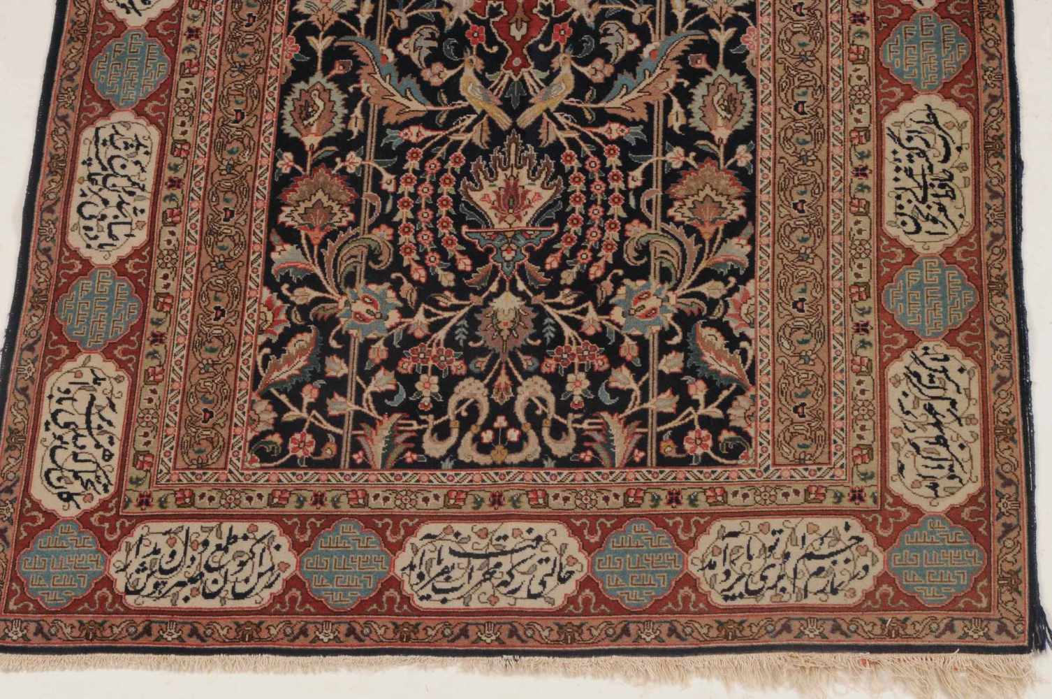 Paar TäbrisNW-Persien, um 1960. Im tiefblauen Mittelfeld figuriert ein filigran gearbeitetes dichtes - Image 7 of 11