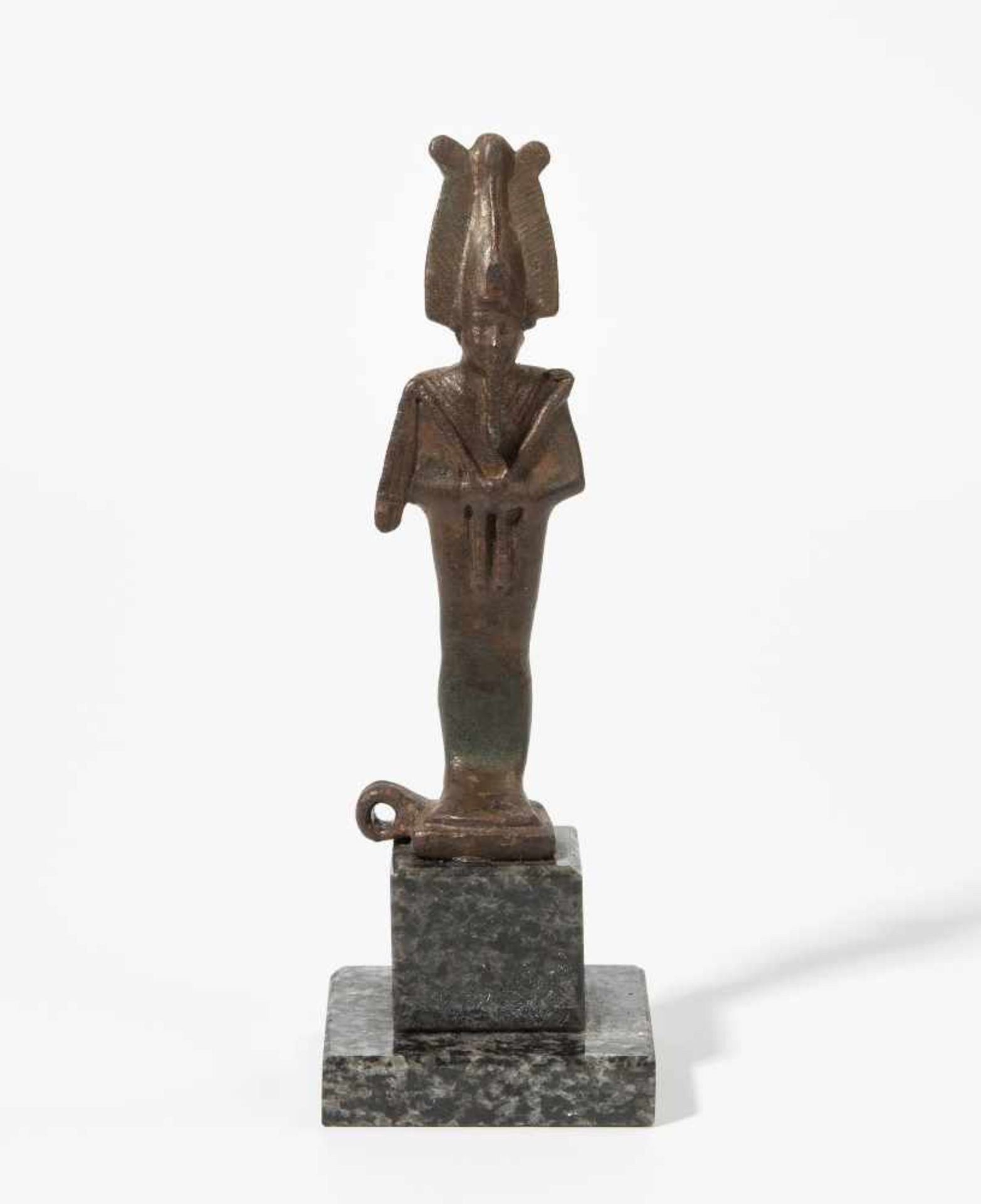 Kleine Statuette des OsirisAegypten, Spätzeit. Bronze. Statuette des Osiris in Mumienform mit