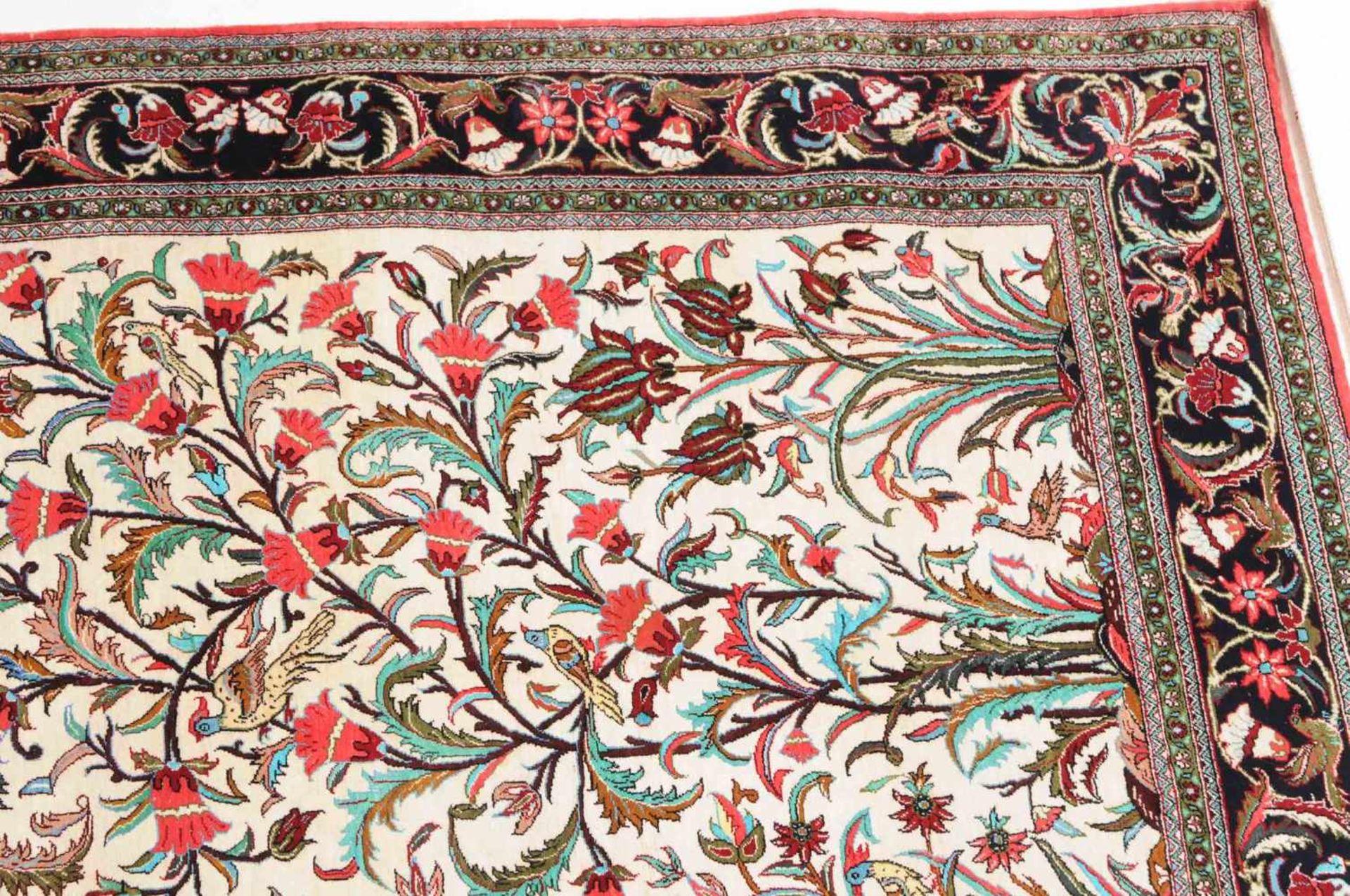 Ghom-SeideZ-Persien, um 1980. Flormaterial reine Seide. Das dekorative beige Mittelfeld ist - Bild 9 aus 9