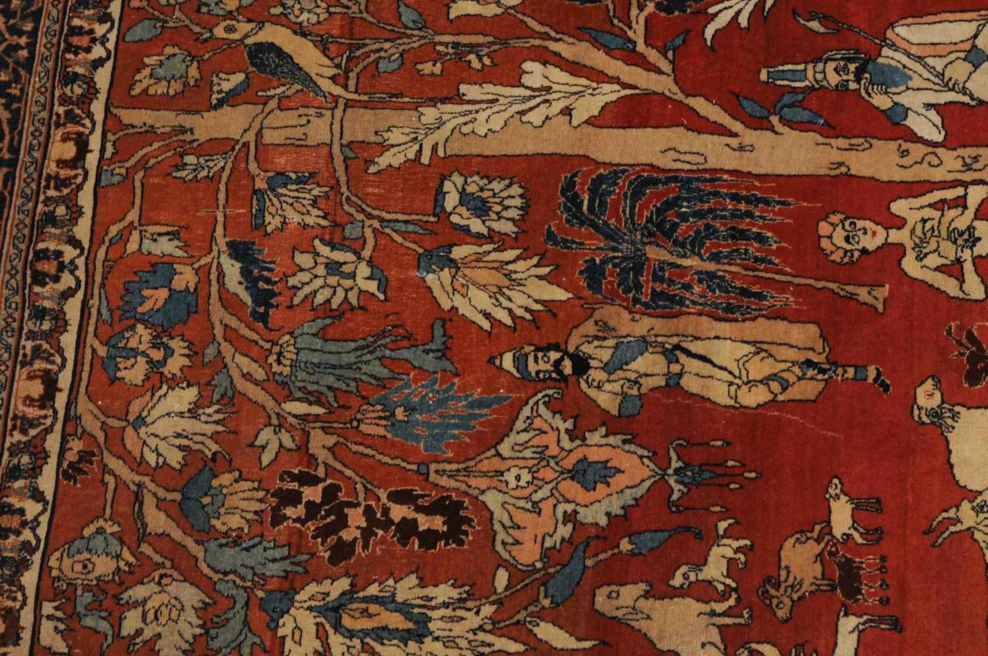 Täbris-BildteppichNW-Persien, um 1900. Auf rotem Grund figuriert ein grosszügig angelegter Baum, - Bild 6 aus 11