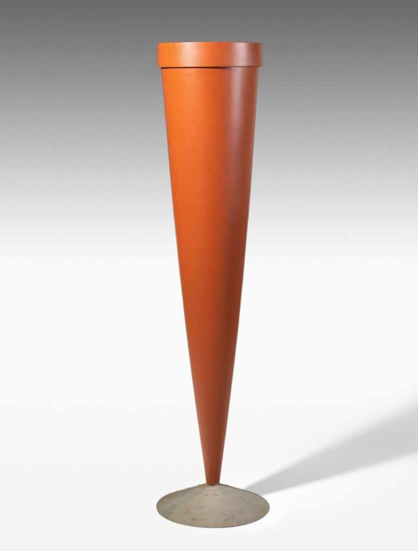 Philippe StarckVase "Popopo". Entwurf 1993. Fuss Metall, Kelch aus ziegelrot bemaltem Polyester. H