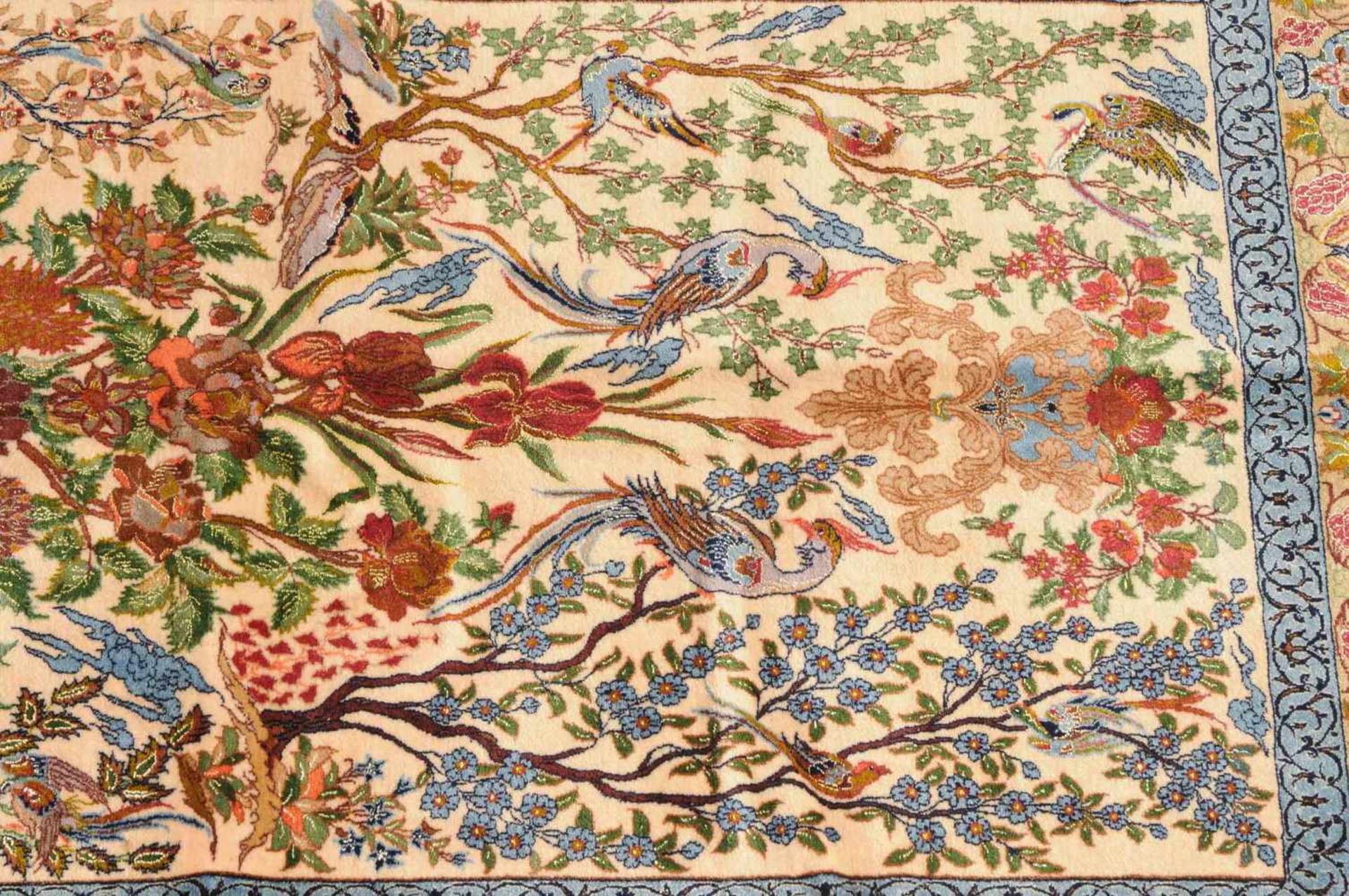 IsfahanZ-Persien, um 1980. Flormaterial Korkwolle, Kette aus Seide. Unten in der Mitte signiert - Bild 8 aus 10
