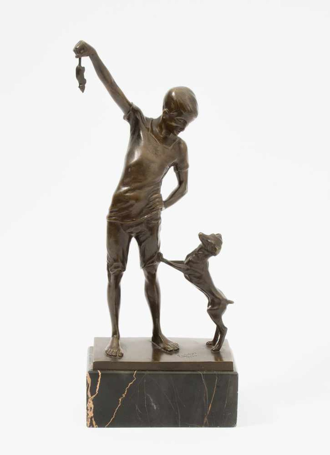 Hans Elischer(1891–1966)Junge mit Hund und Maus. Dat. 1920. Bronze, patiniert; Marmorsockel.