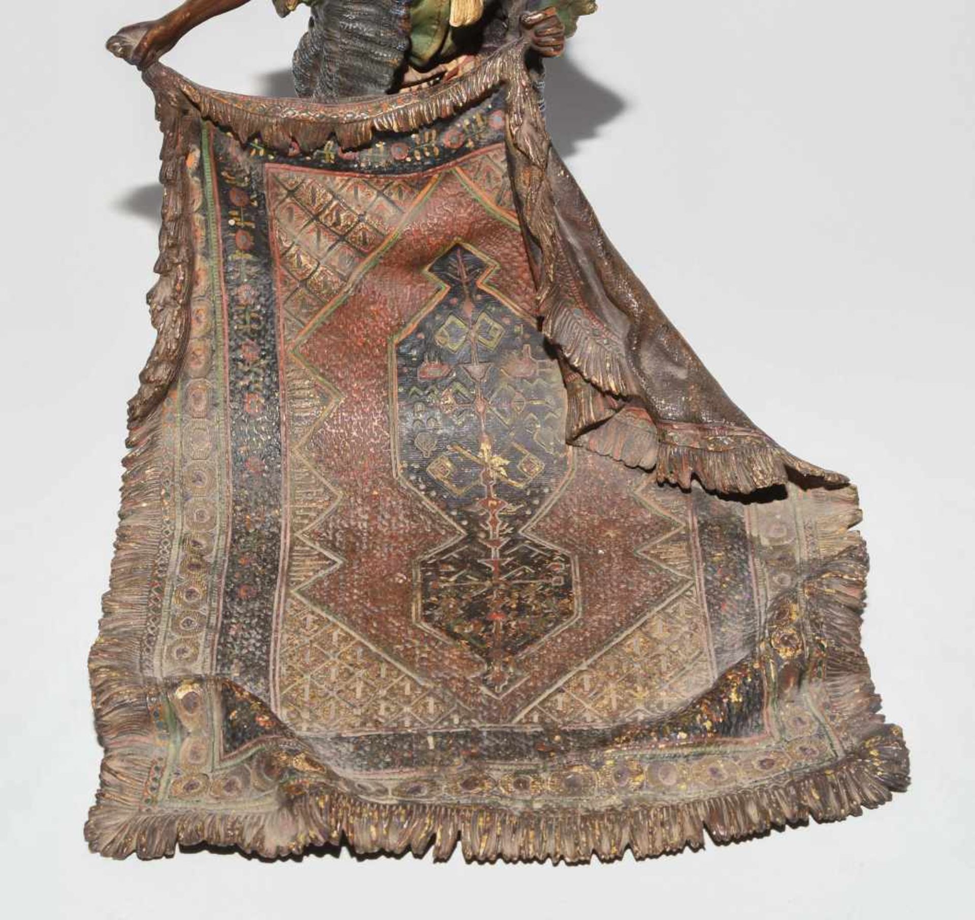 Figur: TeppichhändlerWiener Bronze, nach 1900. Ziseliert und polychrom bemalt. Gemarkt Bergmann. H - Bild 8 aus 11
