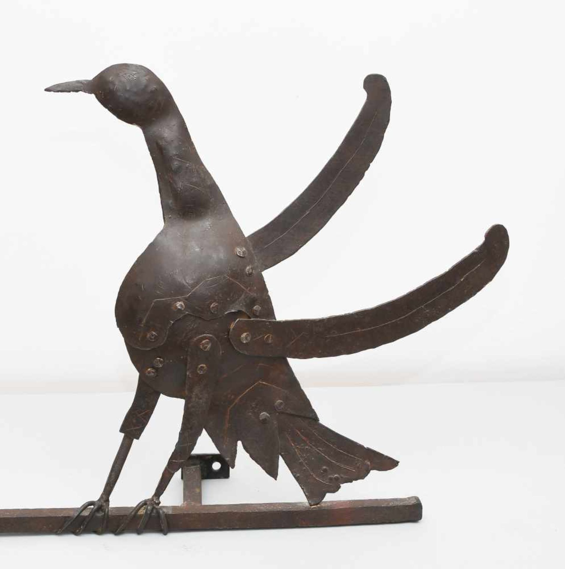 1 Paar VogelfigurenSpanien, 17.Jh. Eisen, geschmiedet und graviert. Aus mehreren Teilen - Bild 4 aus 5