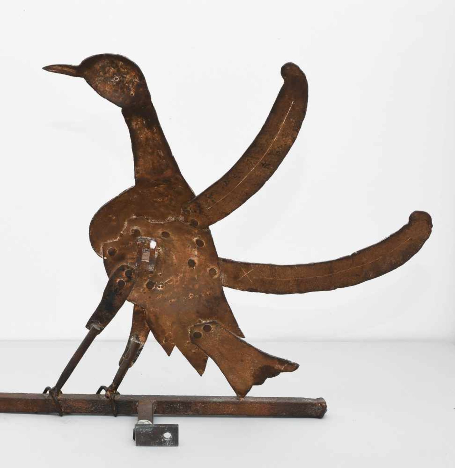 1 Paar VogelfigurenSpanien, 17.Jh. Eisen, geschmiedet und graviert. Aus mehreren Teilen - Bild 3 aus 5