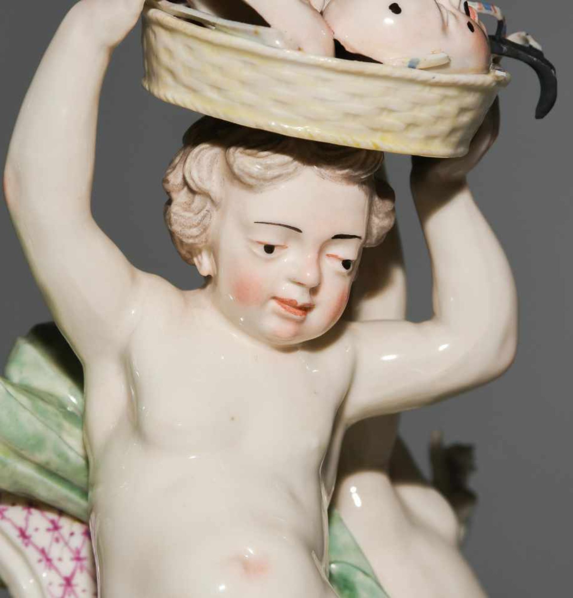 FrankenthalFigurengruppe "Winter". Um 1762–1770. Modell von J.W. Lanz. Porzellan, bemalt. Fünf - Bild 18 aus 18