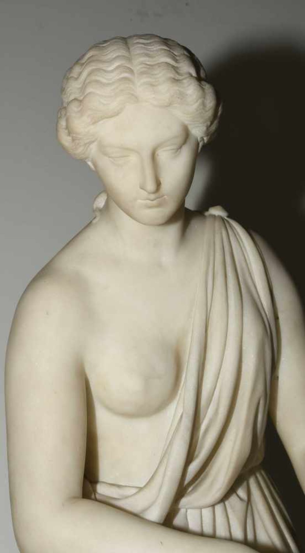 Figur «Allegorie des Sommers»Ferdinand Schlöth (1818–1891), Rom, datiert 1858. Weisser Marmor. Auf - Bild 4 aus 17