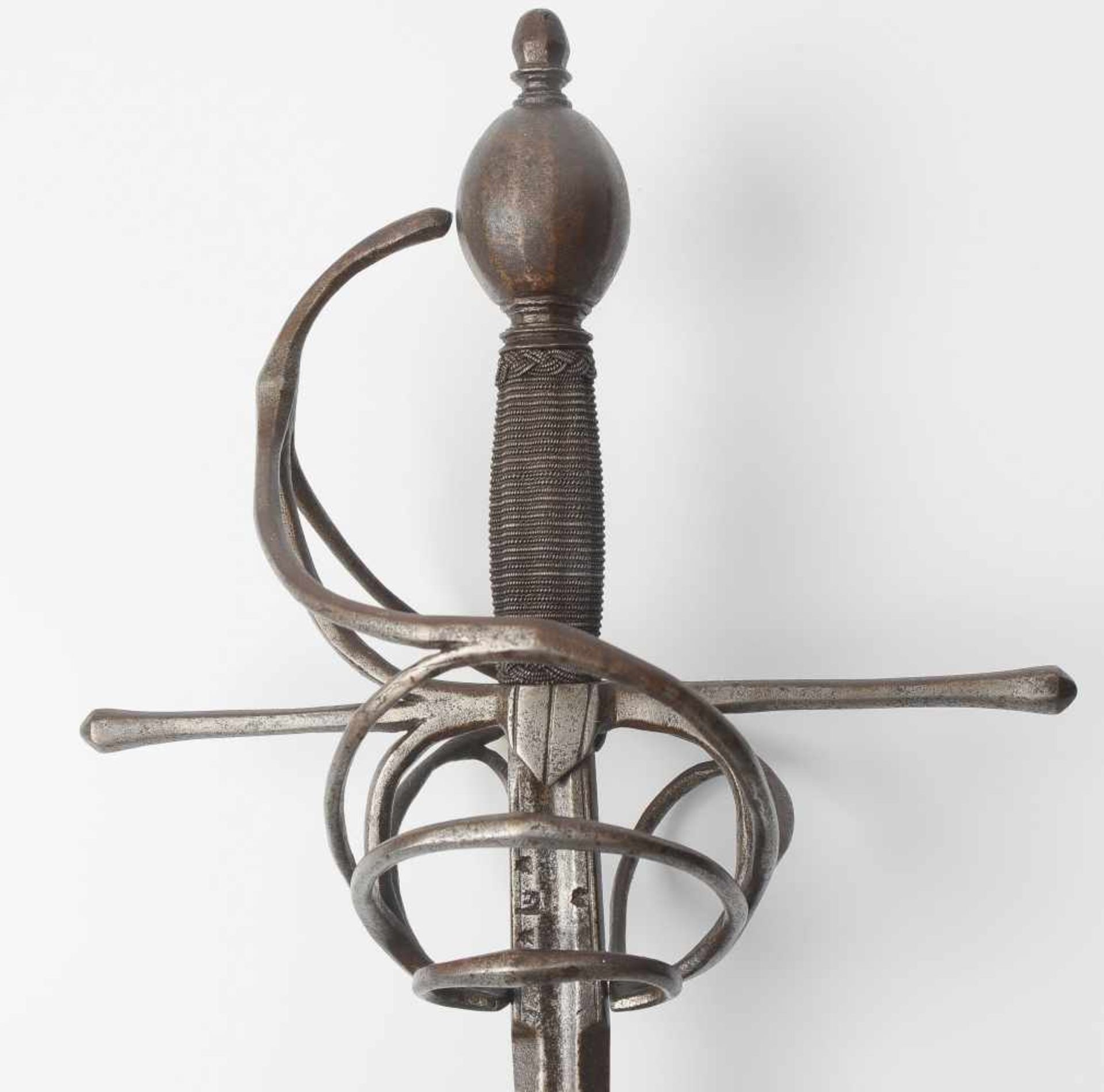 RapierItalien, 17.Jh. Eisengefäss, kugeliger Knauf mit Punktdekor, Griffbügel in lange, gerade - Bild 2 aus 6