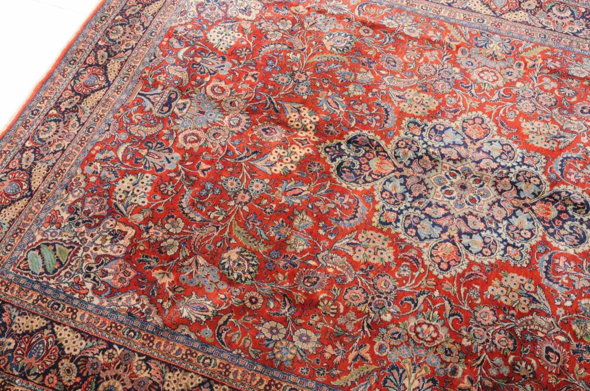 IkbatanW-Persien, um 1900. Im roten Innenfeld liegt ein elegantes blaues Zitronen-Medaillon, oben - Bild 11 aus 11