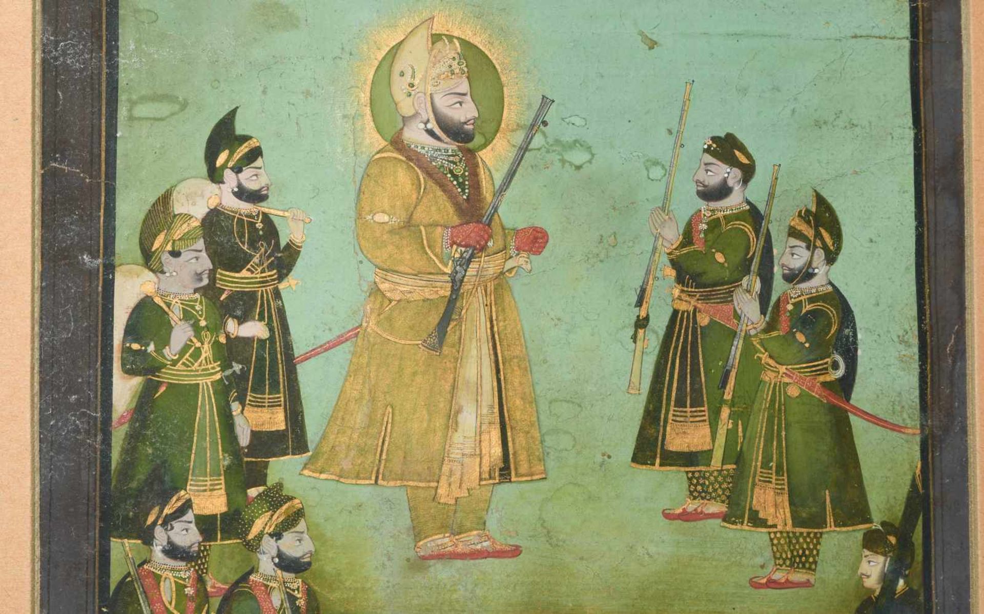 MiniaturmalereiIndien, Rajasthan. Pigmentfarben und Gold auf Papier. Maharaja mit Gewehr und seine - Bild 5 aus 11
