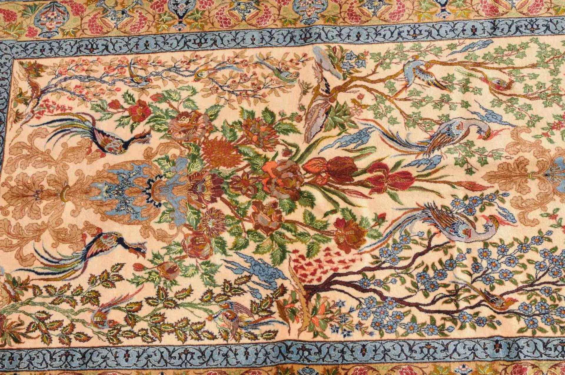 IsfahanZ-Persien, um 1980. Flormaterial Korkwolle, Kette aus Seide. Unten in der Mitte signiert - Bild 4 aus 10