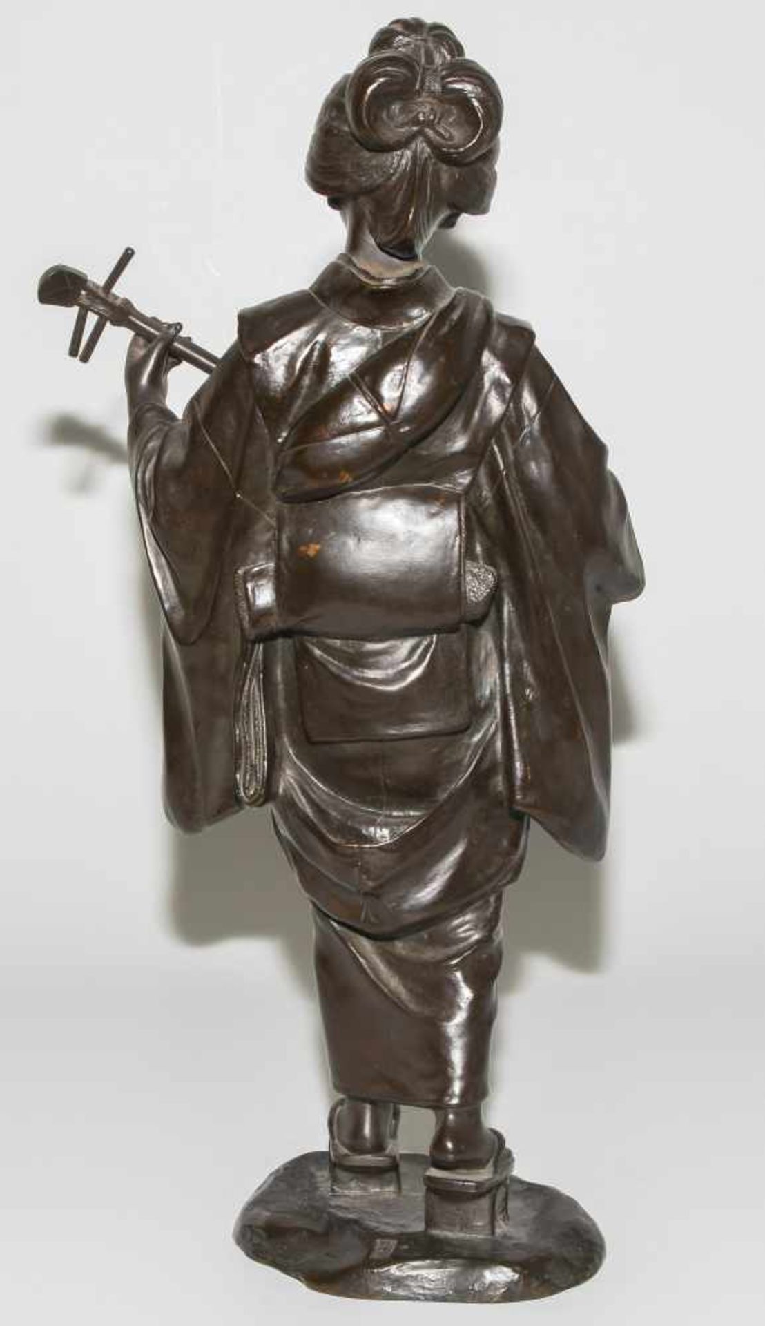 Okimono von Genryûsai Seiya (1868–1912)Japan, Meiji-Zeit. Bronze. Signiert Seiya. Singende - Bild 4 aus 8