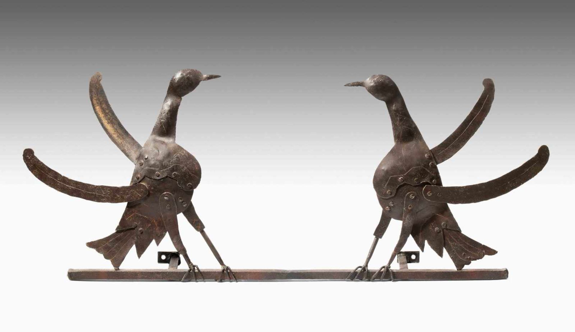 1 Paar VogelfigurenSpanien, 17.Jh. Eisen, geschmiedet und graviert. Aus mehreren Teilen