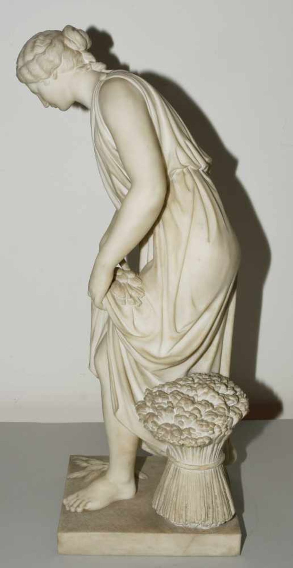 Figur «Allegorie des Sommers»Ferdinand Schlöth (1818–1891), Rom, datiert 1858. Weisser Marmor. Auf - Bild 11 aus 17