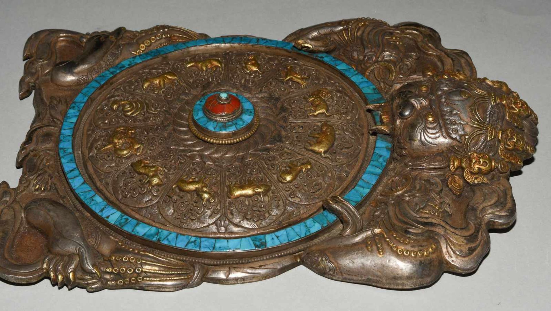 Bhavacakra-MandalaNepal, 20.Jh. Silber, getrieben, ziseliert und graviert tlw. vergoldet, Kupfer. - Bild 4 aus 6