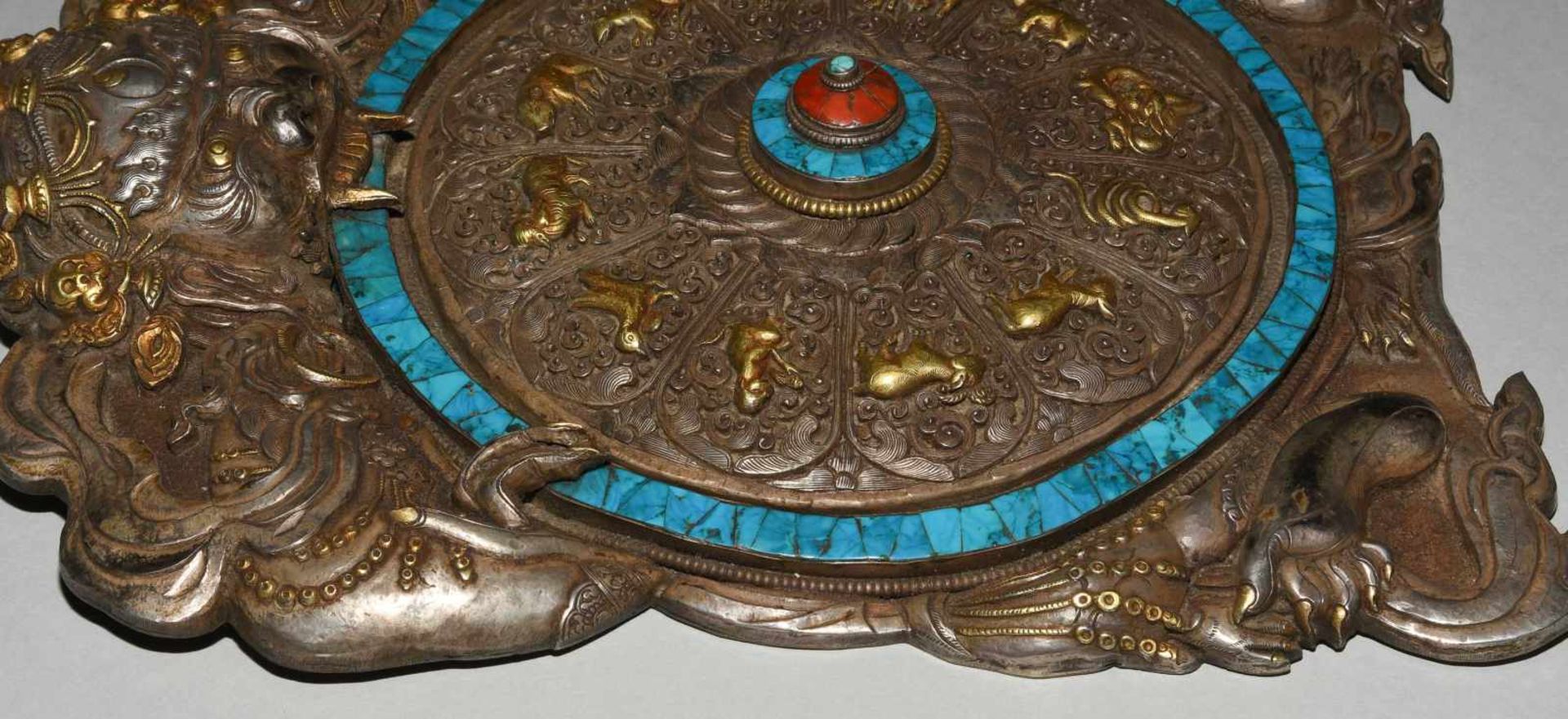 Bhavacakra-MandalaNepal, 20.Jh. Silber, getrieben, ziseliert und graviert tlw. vergoldet, Kupfer. - Bild 6 aus 6