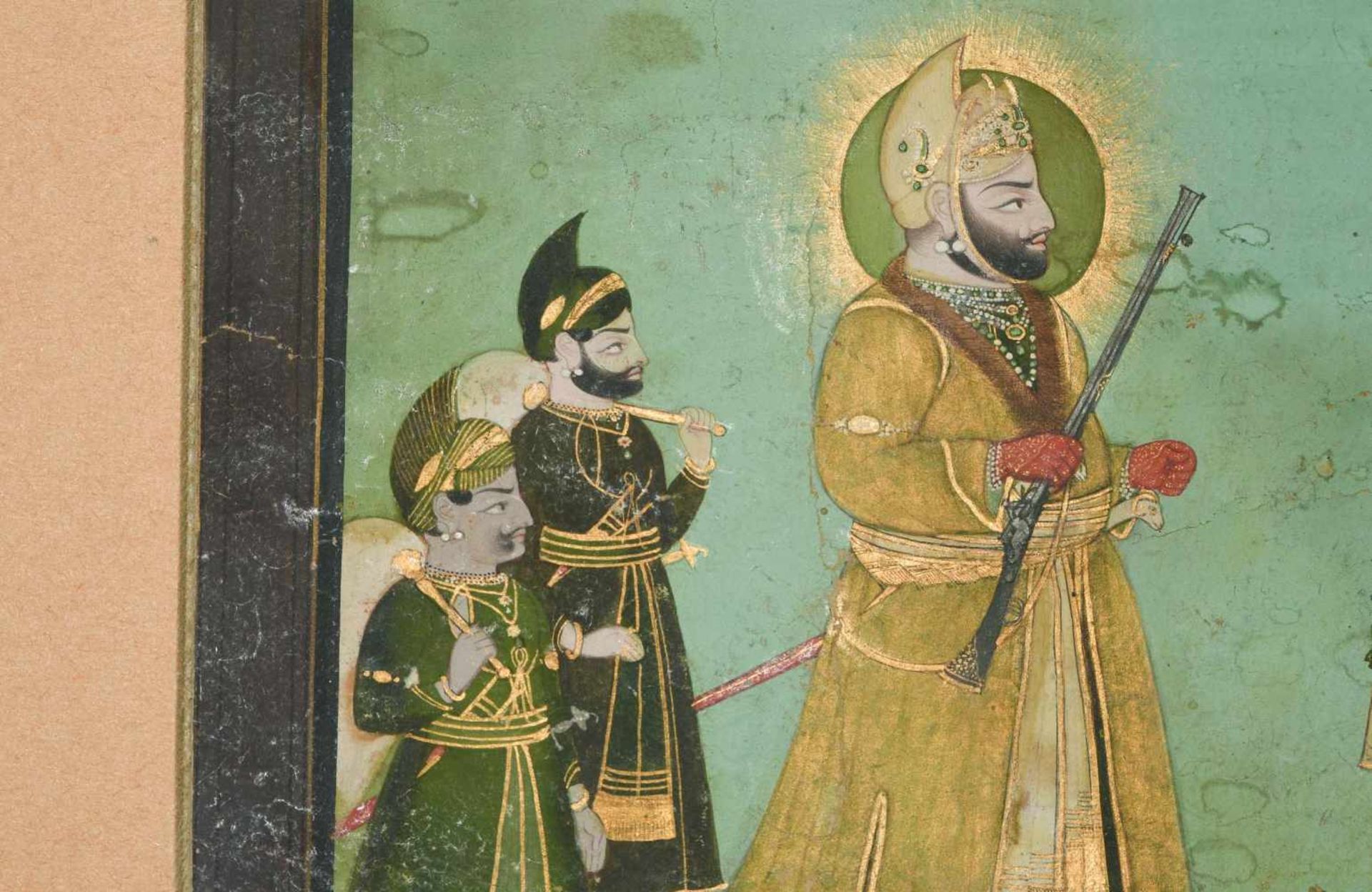 MiniaturmalereiIndien, Rajasthan. Pigmentfarben und Gold auf Papier. Maharaja mit Gewehr und seine - Bild 7 aus 11
