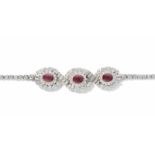 Rubin-Diamant-Bracelet950 Platin. Elegantes Bracelet mit 3 ovalen Rubin-Cabochons ca. 7.50 ct (