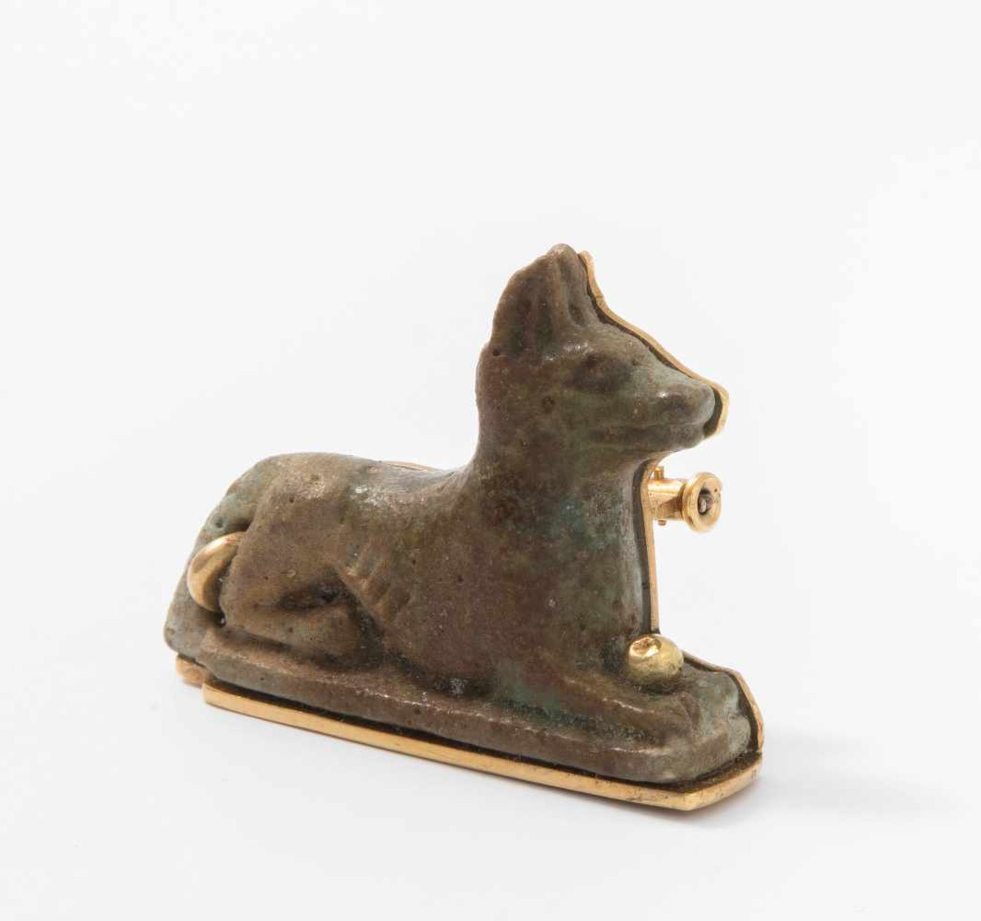 Anubis-AmulettAegypten, Spätzeit, 600 v.C. Türkis glasierte Fayence. Seltenes Amulett des Anubis