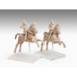 1 Paar Canosinische Pferde mit ReiterApulien, 3.Jh. v.C. Terrakotta mit Resten von weisser Engobe