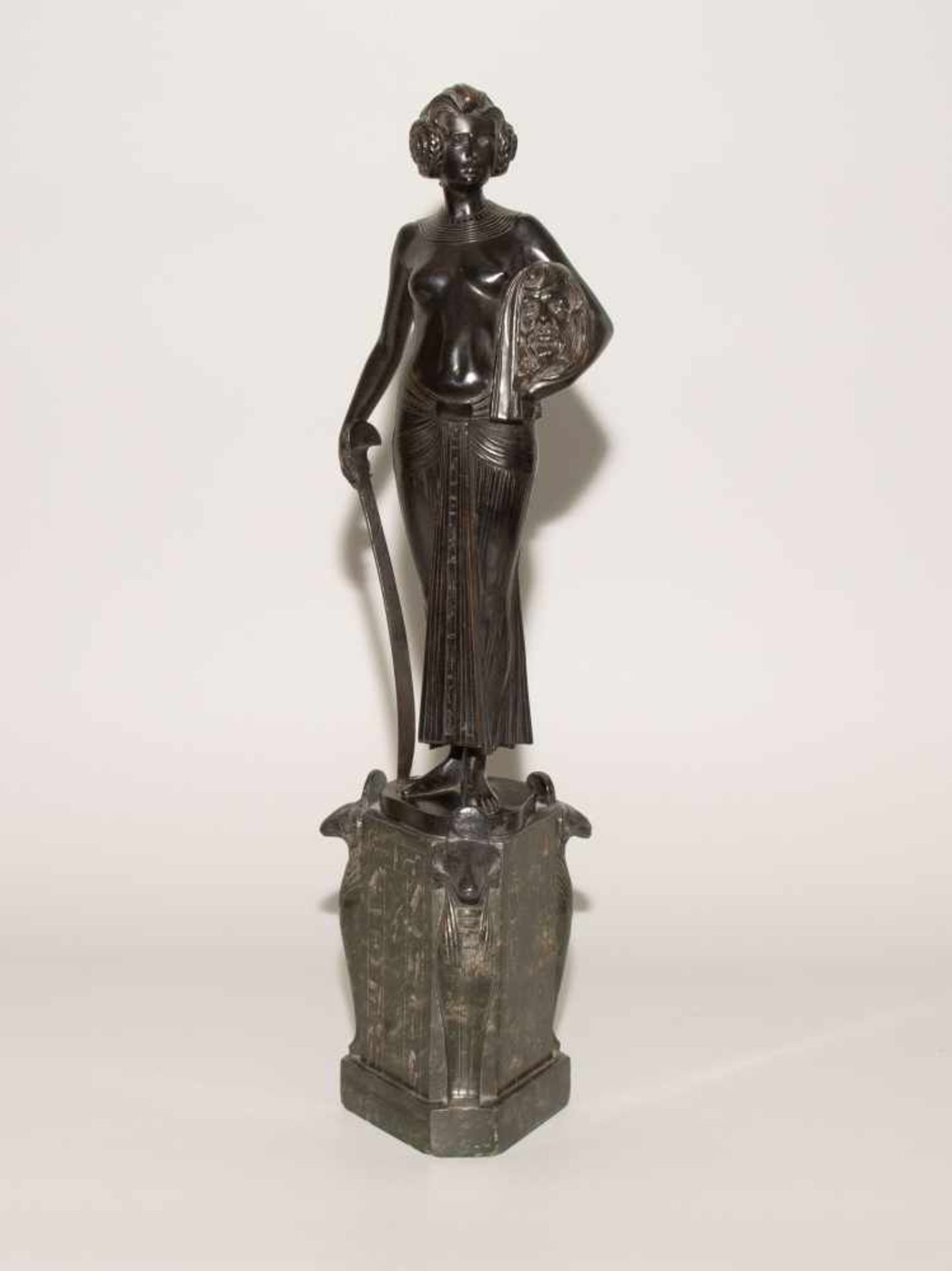 Fritz Christ(Bamberg 1866–1906 München)"Judith". Um 1900. Bronze, schwarzbraun patiniert, auf - Bild 6 aus 10
