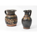 Lot: 1 Oinochoe und 1 OlpeGriechisch, 4.Jh.v.C. Gnathia-Keramik. Rötlicher Ton mit schwarzem