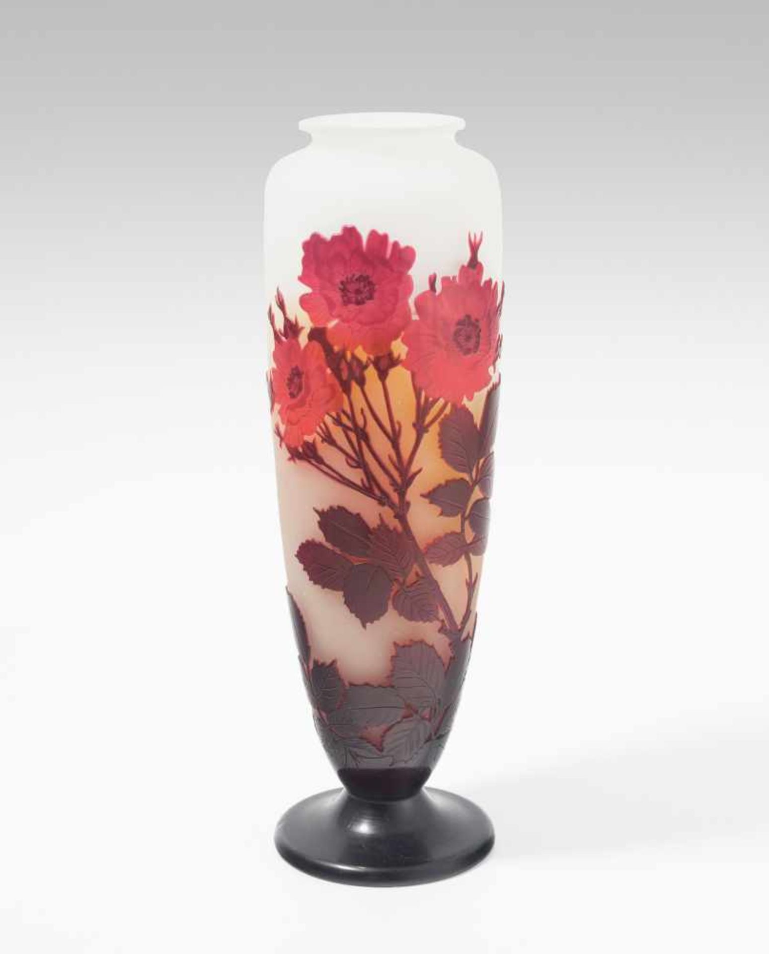 Emile GalléVase. Nancy/F. Farbloses opakes Glas, innen partiell gelb, aussen rot und braun