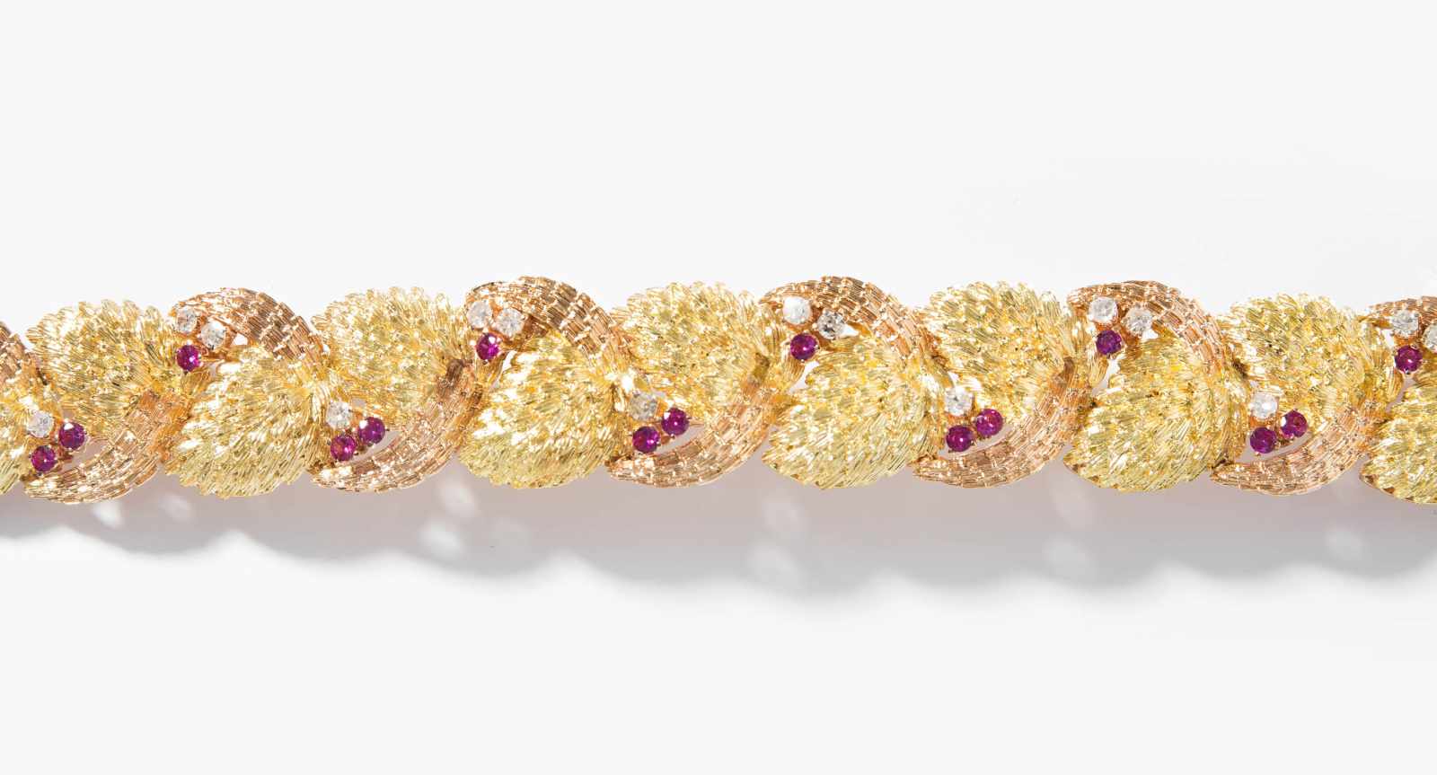 Diamant-Bracelet585-750 Gelb- und Rotgold. Floralmotiv mit 18 Achtkant-Diamanten ca. 0.95 ct und